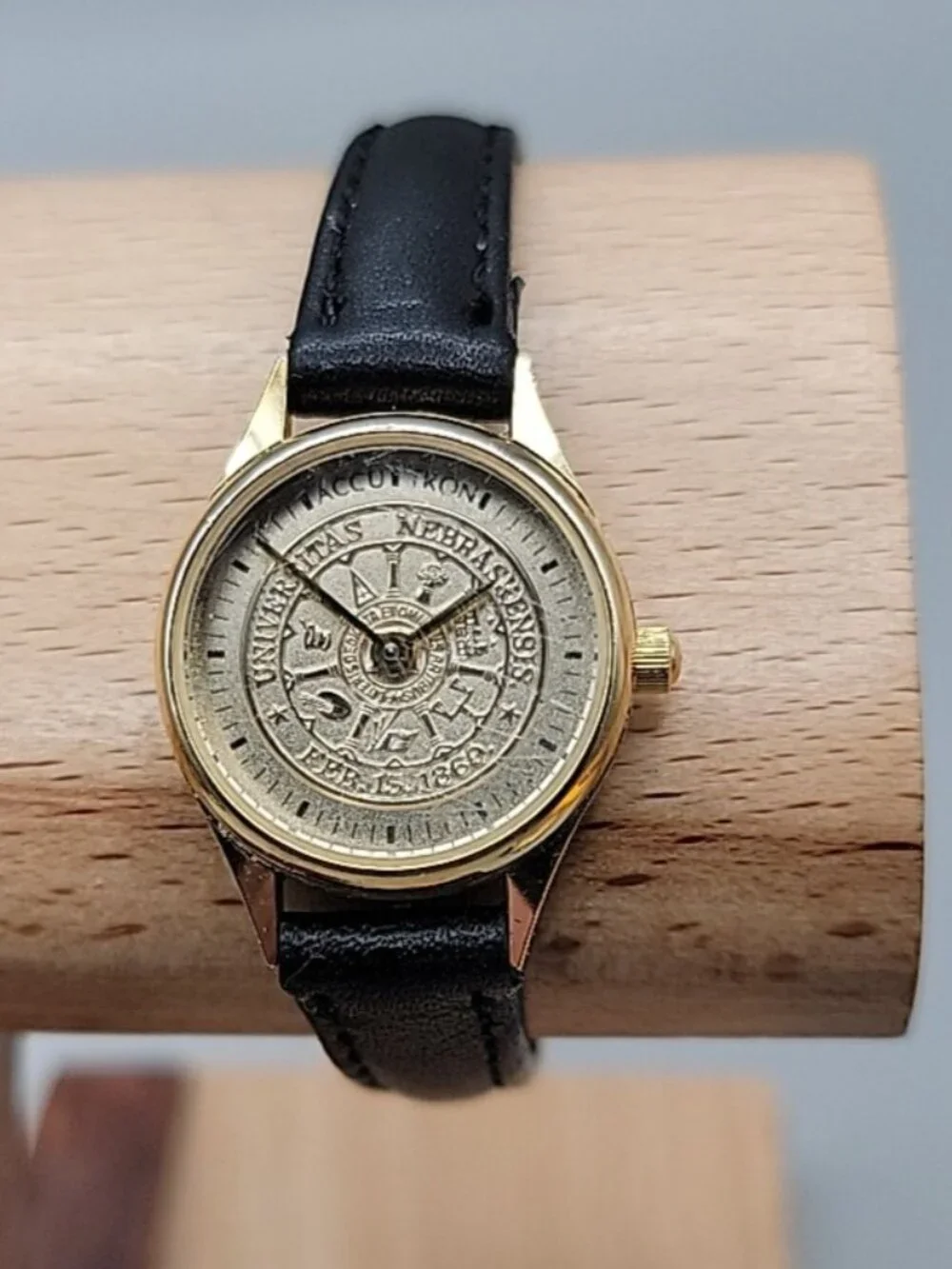 Bulova Accutron University Nebraska Watch Ladies Quartz 2000 25 Yr Award 7.5